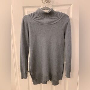 Like new dark grey CLUB MONACO 100% CASHMERE  TURTLE/MOCK NECK SWEATER